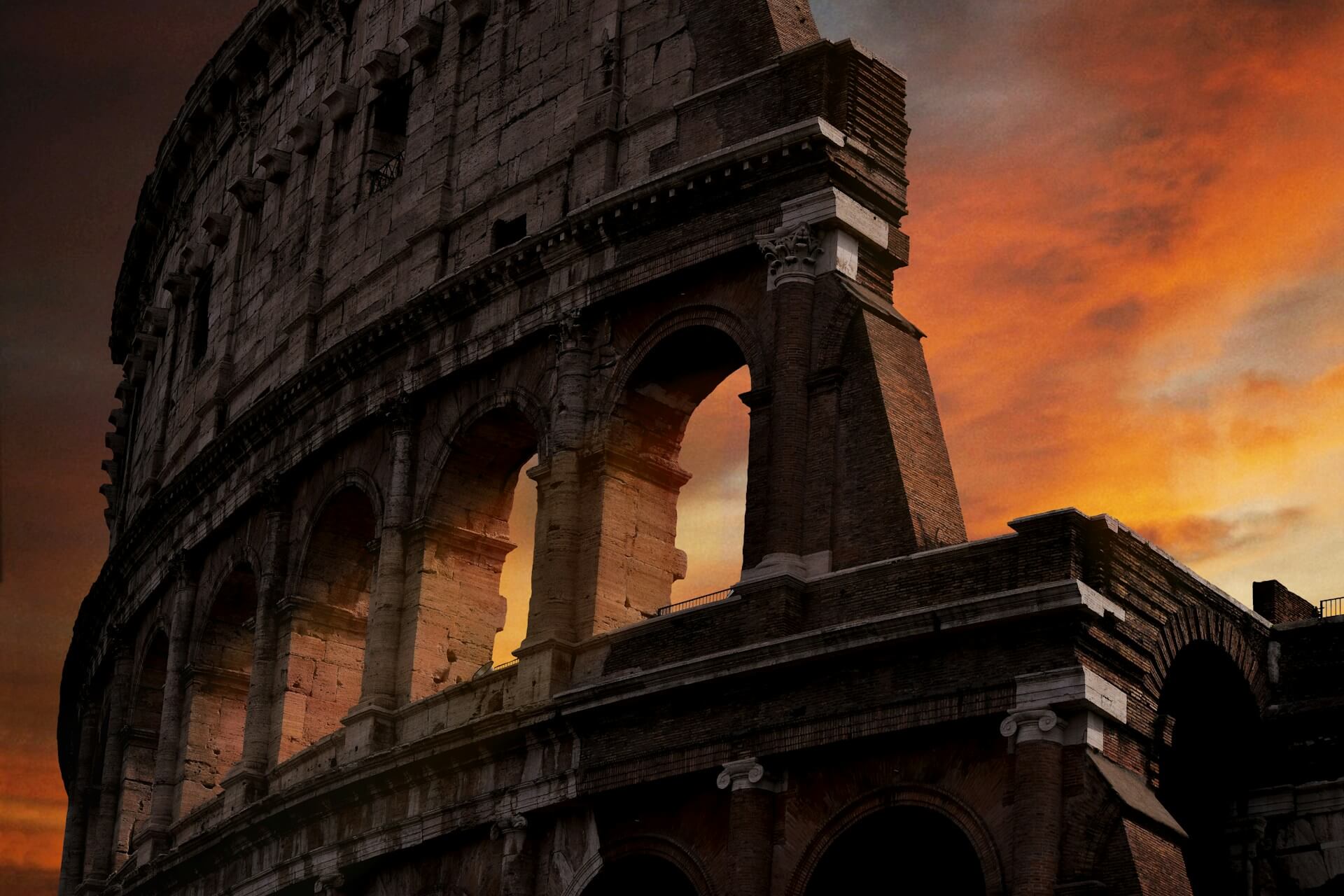 colosseo di roma al tramonto